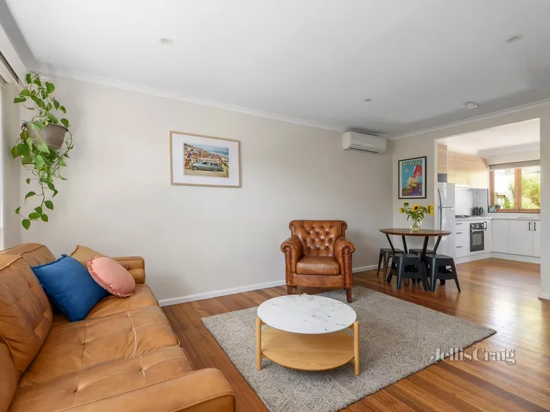 A SPACIOUS SURPRISE OF DESIGNER CHIC