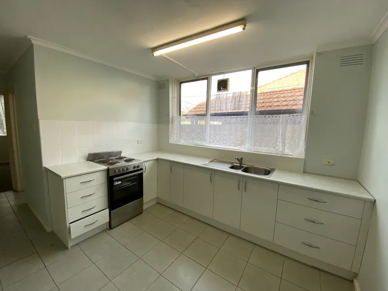 Charming 2-Bedroom Apartment in Caulfield East - Your Peaceful Retreat Awaits!