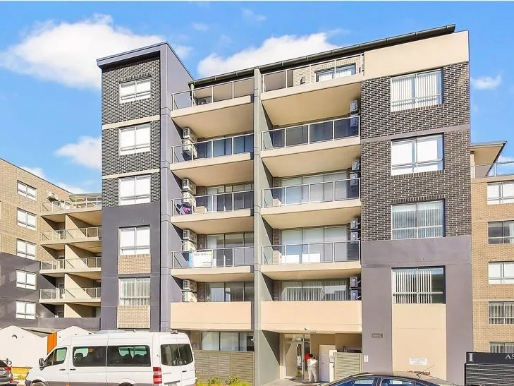 Elegant Two bedroom plus study apartment for lease