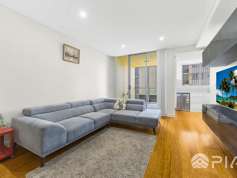 One Bedroom plus study Apartment in Perfect Position