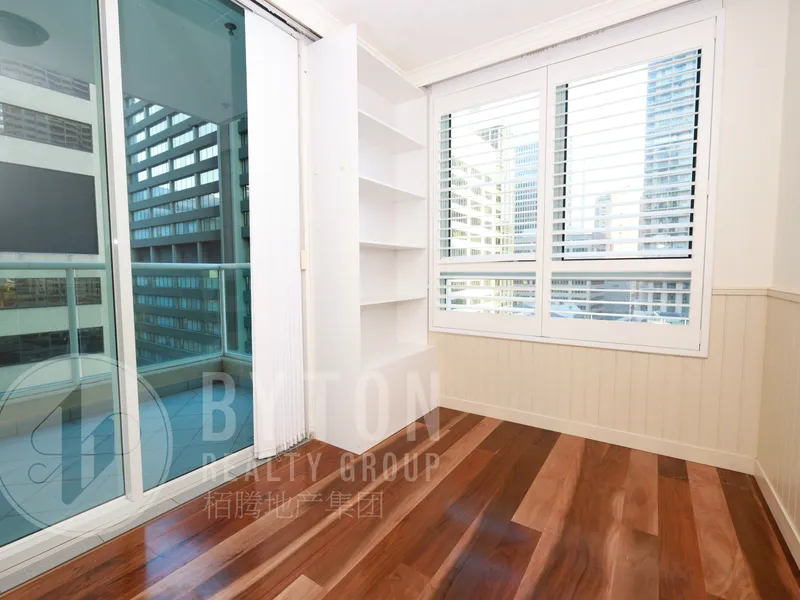 Stable tenants, suitable for investment！! Sydney Town Hall Luxury & Convenient Two- Bedroom Apartment for Sale!