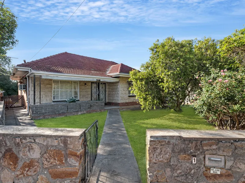 Various Opportunities Prevail With This 868m2 Corner Block!!