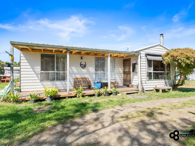 Equestrian Property with Endless Potential!