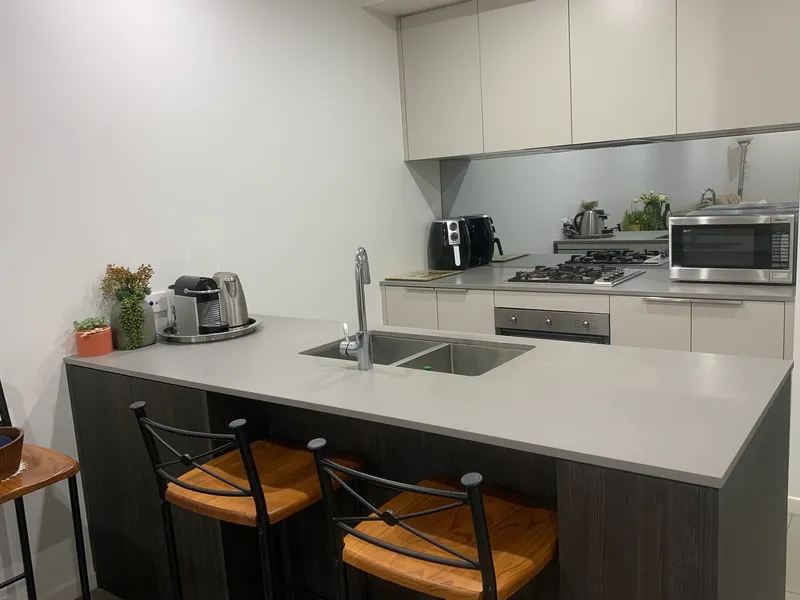 IMMACULATE TOWNHOUSE IN WILLOWDALE ESTATE !