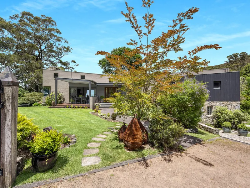 Architect Designed Home with views from the Escarpment to the Coast