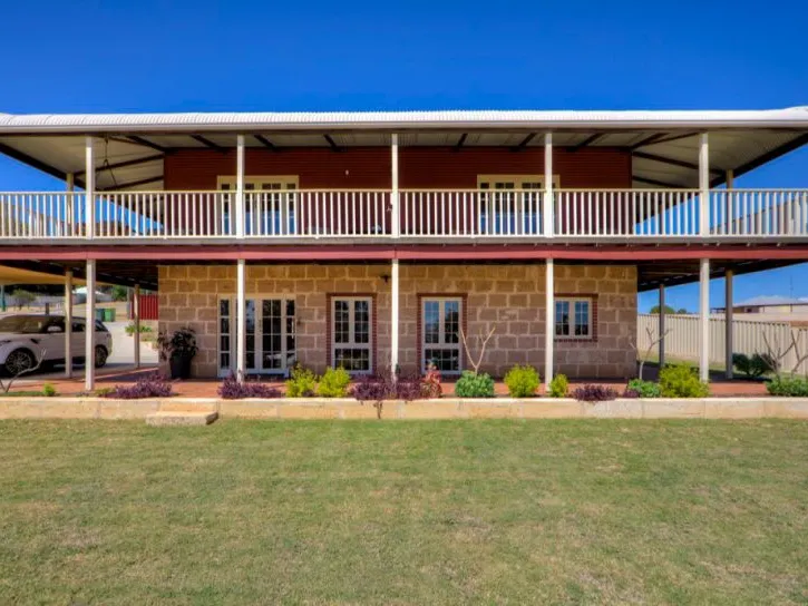 Unique 2/3 Bedroom Home with amazing views