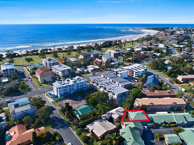 LARGE 3-BEDROOM TOWNHOUSE CLOSE TO BEACH