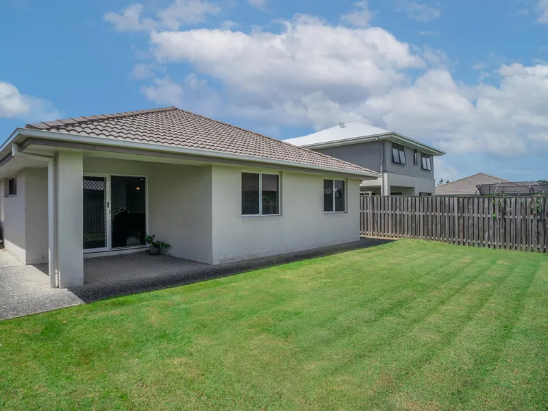 Tidy 4 Bedroom home - Two Living Areas