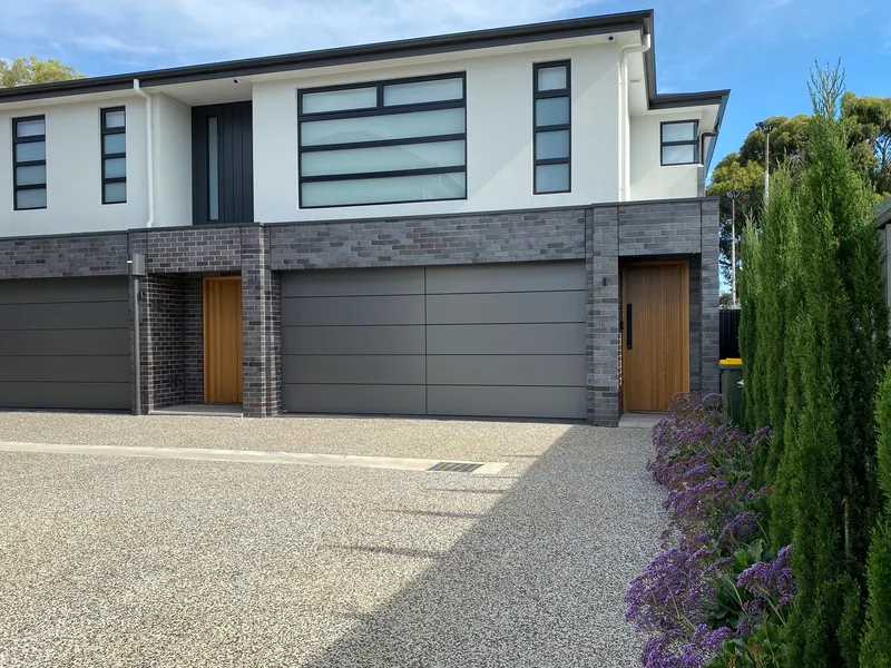 New Quality Architectural Home Offering the Finest Of Everything.