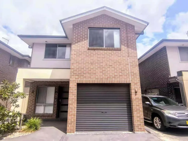 Modern 4 Bedroom Townhouse for Rent!