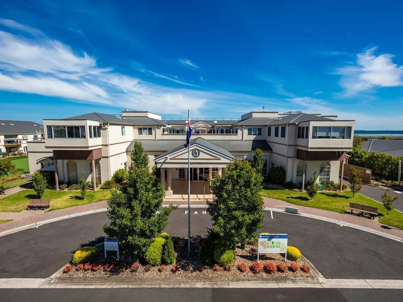 Welcoming unit with lovely outdoor courtyard