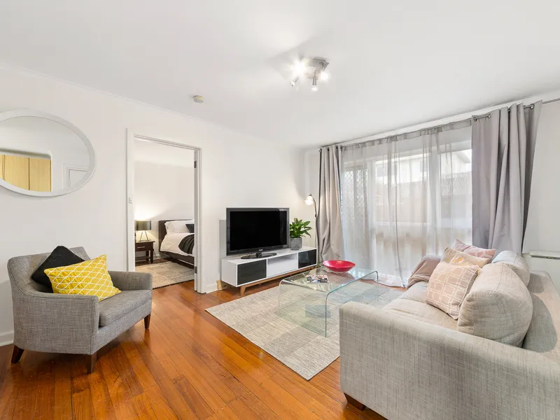 GREAT LOCATION - GROUND FLOOR 2 BEDROOM APARTMENT