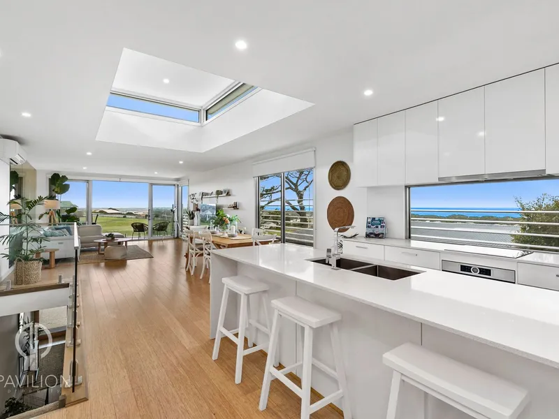 Luxe townhouse with spectacular ocean views