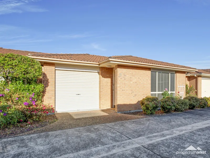 Newly painted 2 bedroom villa!