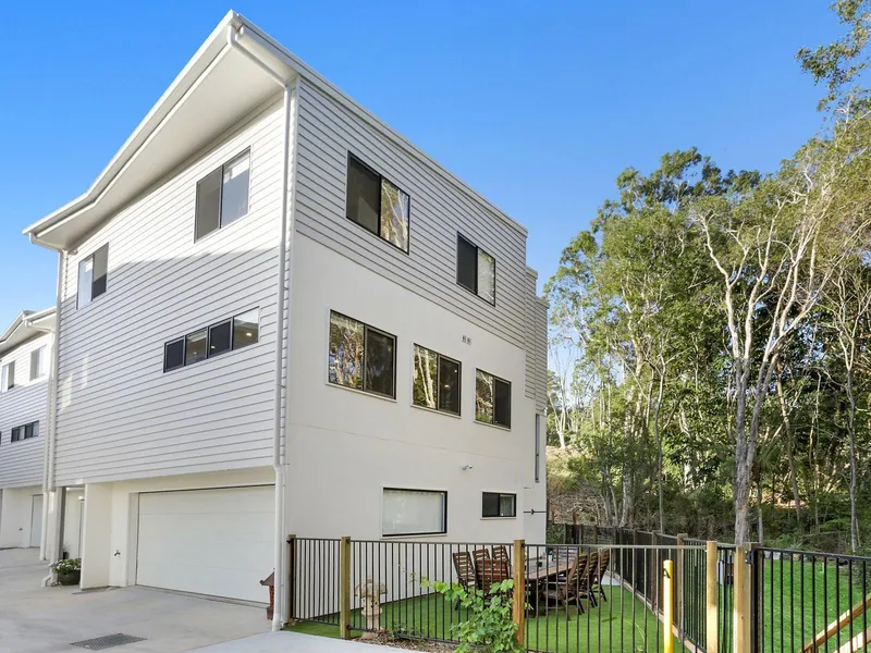 Immaculate Family Residence in Tranquil Bushland Location