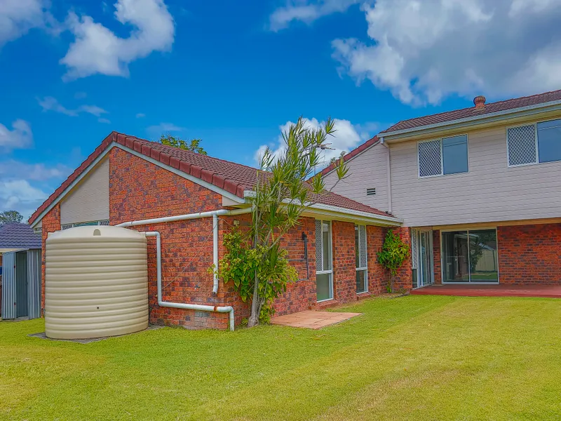 Spacious five bedrooms house