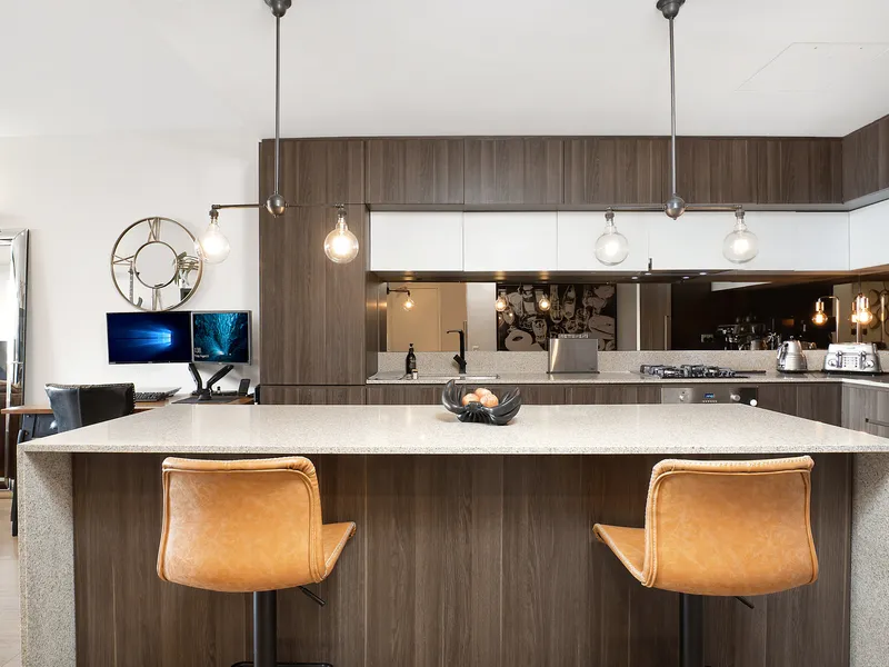 Luxurious North Facing Apartment with Picturesque Cityscape Views