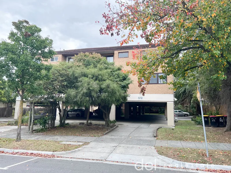 Central Dandenong Location!