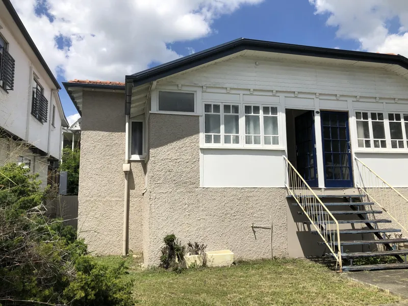 Location, location, location - 3 bedroom duplex