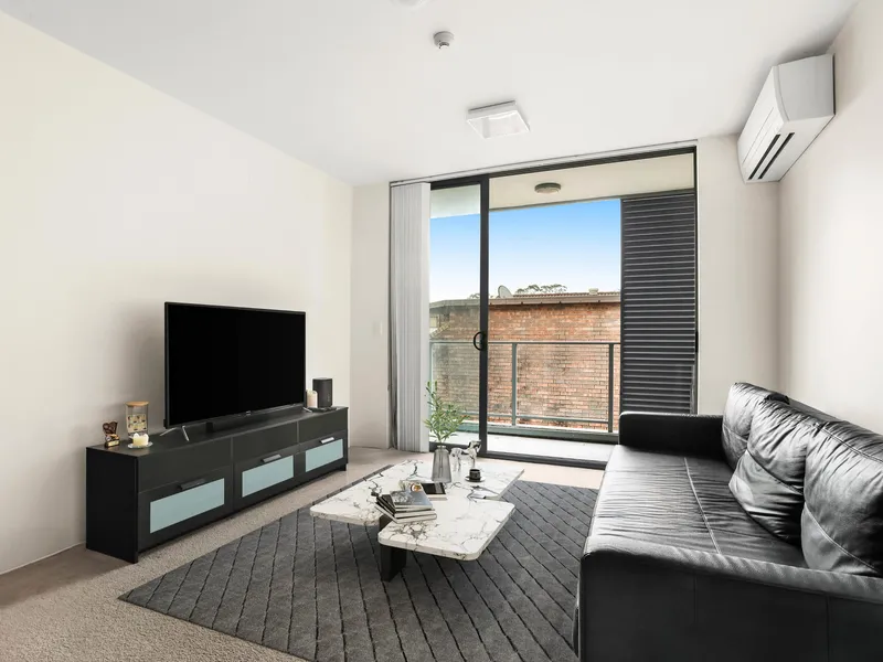 Bright Apartment With Entertaining Terrace