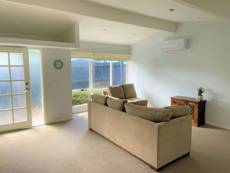 ALL UTILITIES INCLUDED - FULLY FURNISHED 1 BEDROOM VILLA - ENTRY VIA KITMONT STREET