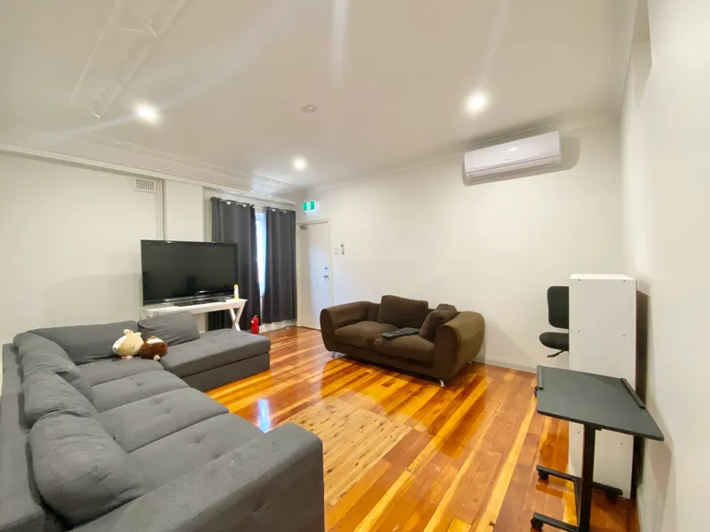 Furnished 5 bedroom Flat in Rockdale CBD