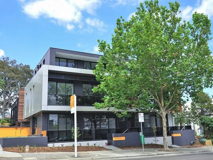 Near New Large Two bedroom, Two Bathroom Apartment