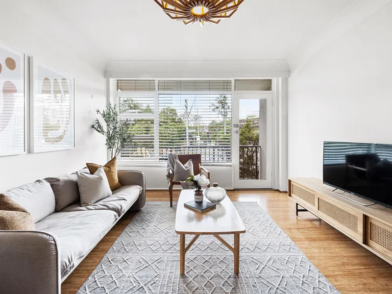 Well-presented and spacious apartment in an ideal location