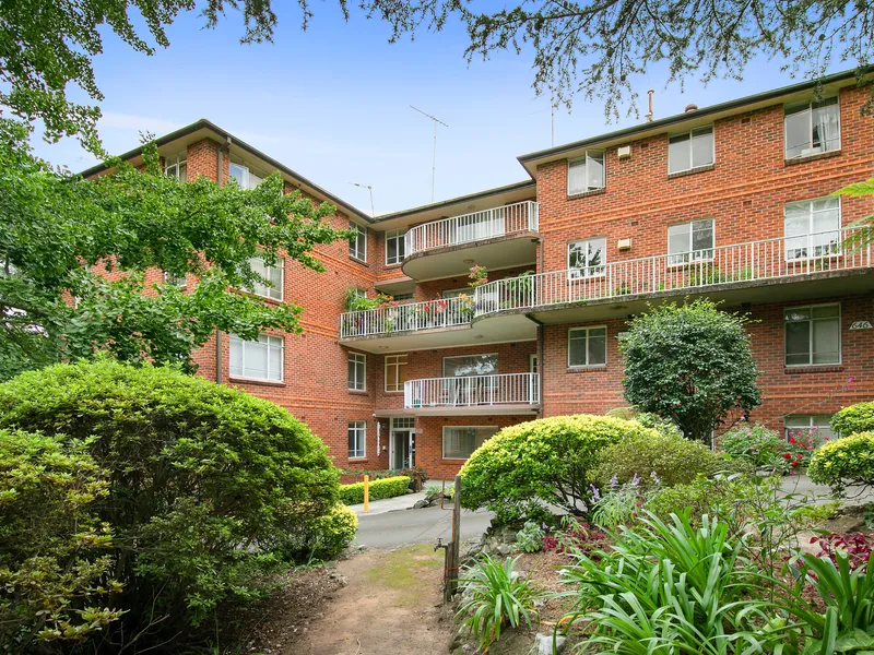 Over-sized private and peaceful in a garden oasis