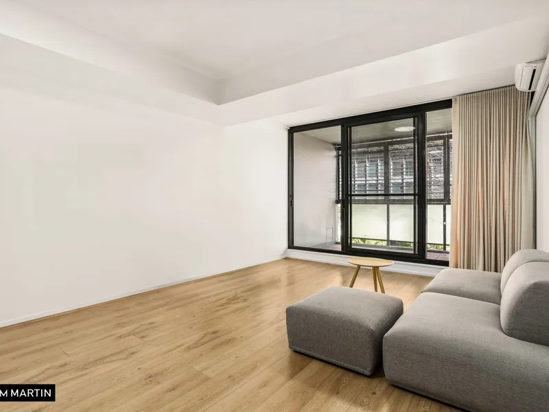 MGM MARTIN - IMPRESSIVE TRI-LEVEL APARTMENT IN THE LINC COMPLEX