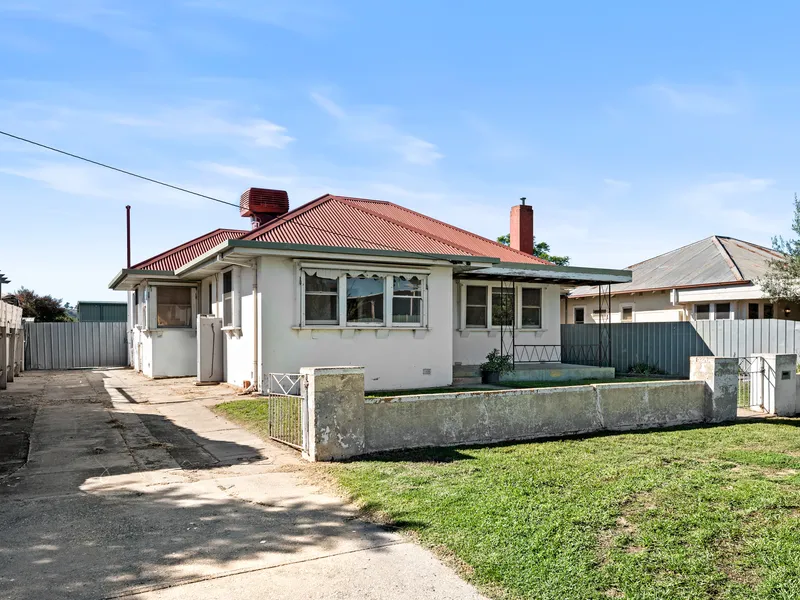 Opportunity to make your mark in popular South Albury location 