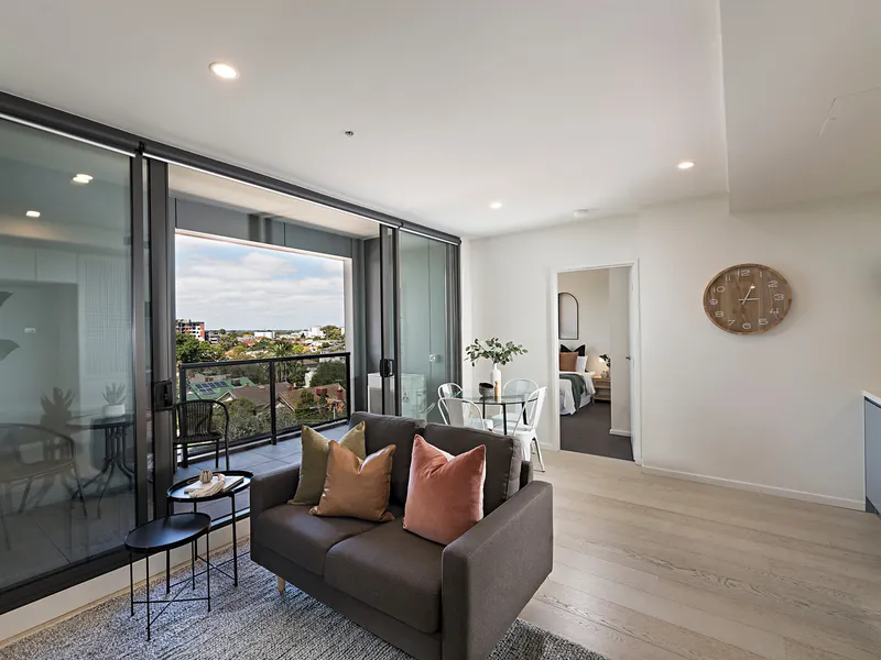 CAPTIVATING EASTERLY VIEWS