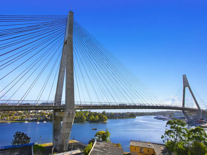 OVERSIZED TWO BEDROOM + STUDY WITH SPECTACULAR BLACKWATTLE BAY VIEWS
