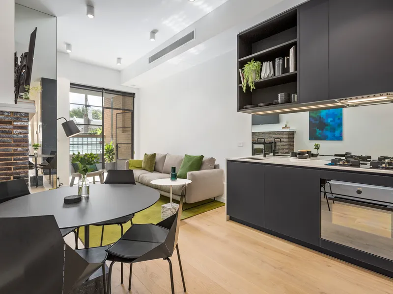 Luxury 2 bed character filled apartment in East Melbourne's best Street. Walk to the MCG, AO Tennis, City, Fitzroy Gardens, Bridge Rd, Parks & Hospita