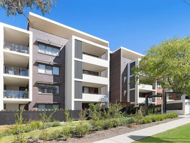 Roseville Spacious Two Bed Two Bath 1 Car with Large Balcony Apartment