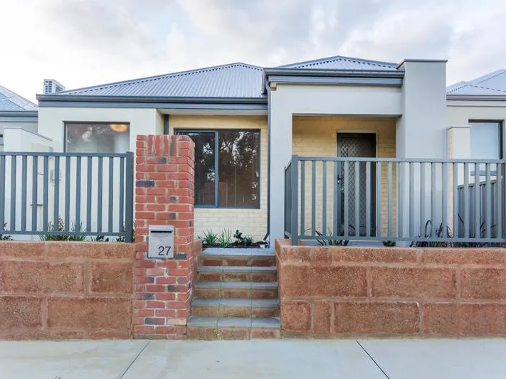 Beautiful, near new home in Byford!