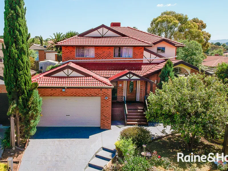 SPACIOUS & QUALITY DOUBLE STORY FAMILY HOME IN PRIME LOCATION 