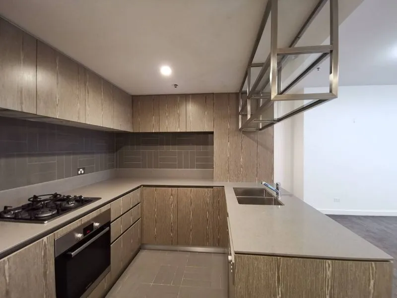 Large One Bedroom Unit with Study!