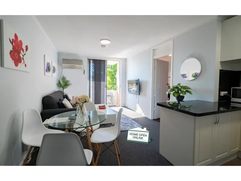 PERFECT FOR A STUDENT OR INVESTOR