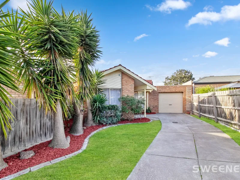 Entirely Individual And Independent in the heart of Altona Bay, Ideal In Every Way