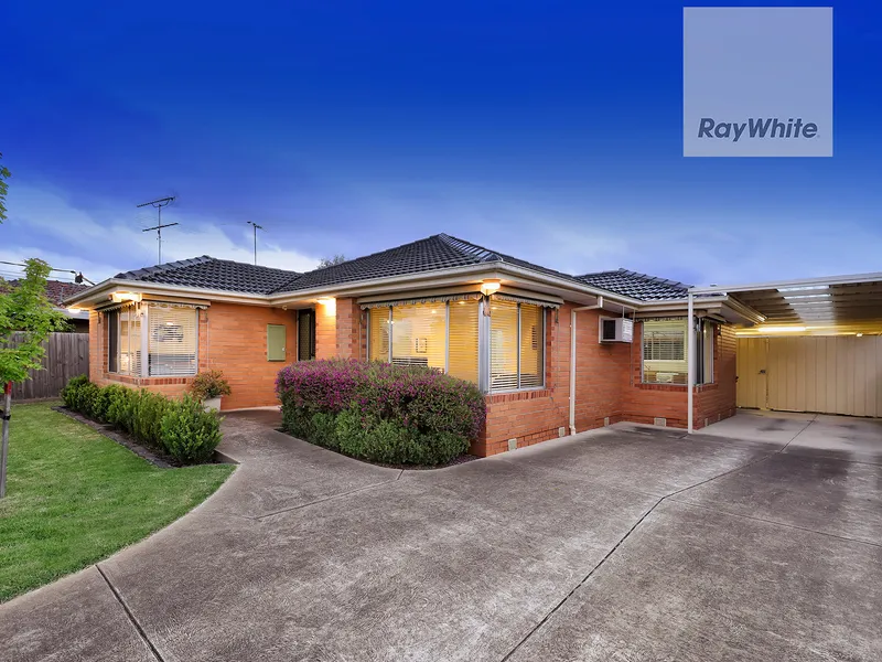 Lovely Family Home in the Heart of Gladstone Park!