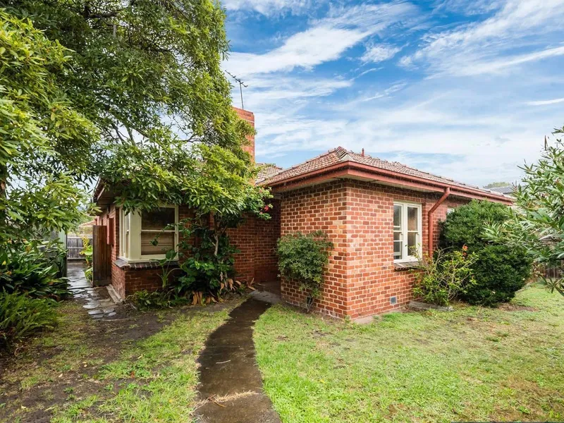 Light & Bright Family Home in Prized Location