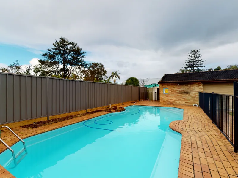 Split Level Five Bedroom House With Pool