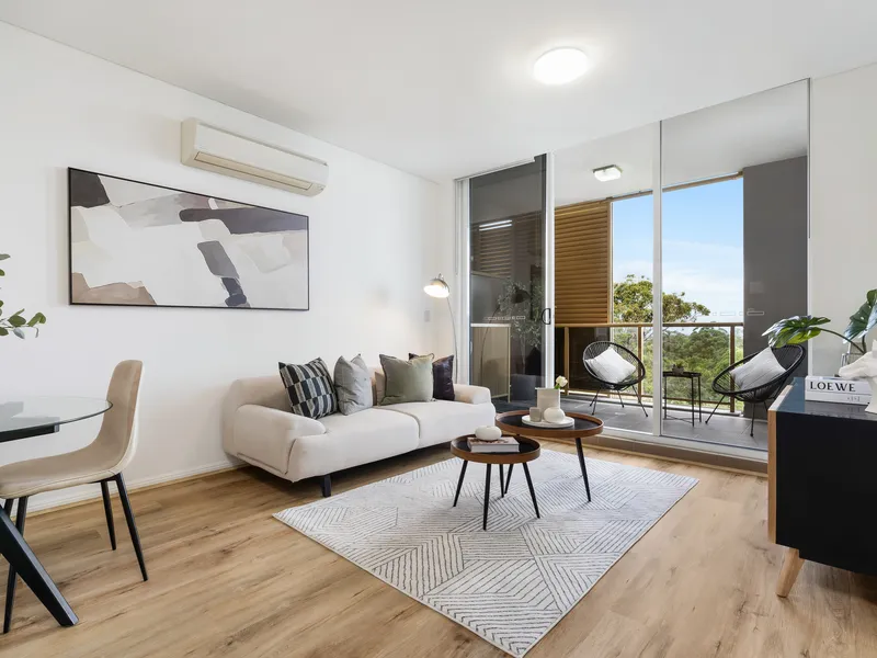 Sweeping Views to the City, Contemporary Excellence