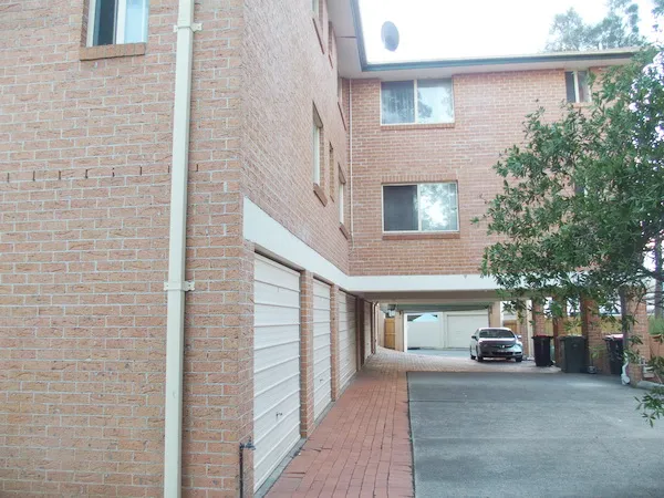 North and South Aspect 2 Large Bedroom With Tile Floor Modern Unit & Only 3 Minutes Walk to Station