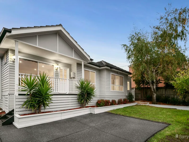 A contemporary classic with everyday convenience.