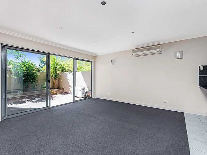 Unique 2 bedroom apartment with access to pool and gym facilities