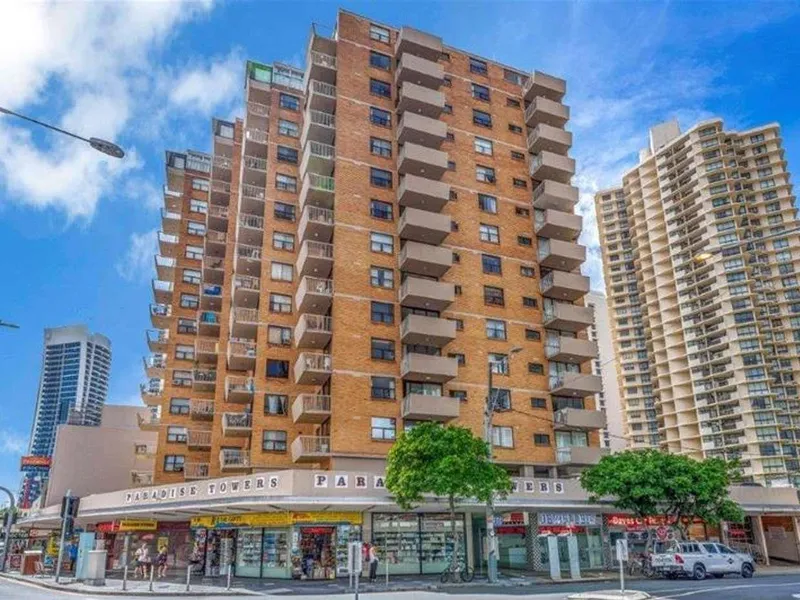 One Bedroom One Bathroom Furnished Unit in the Heart of Surfers Paradise!