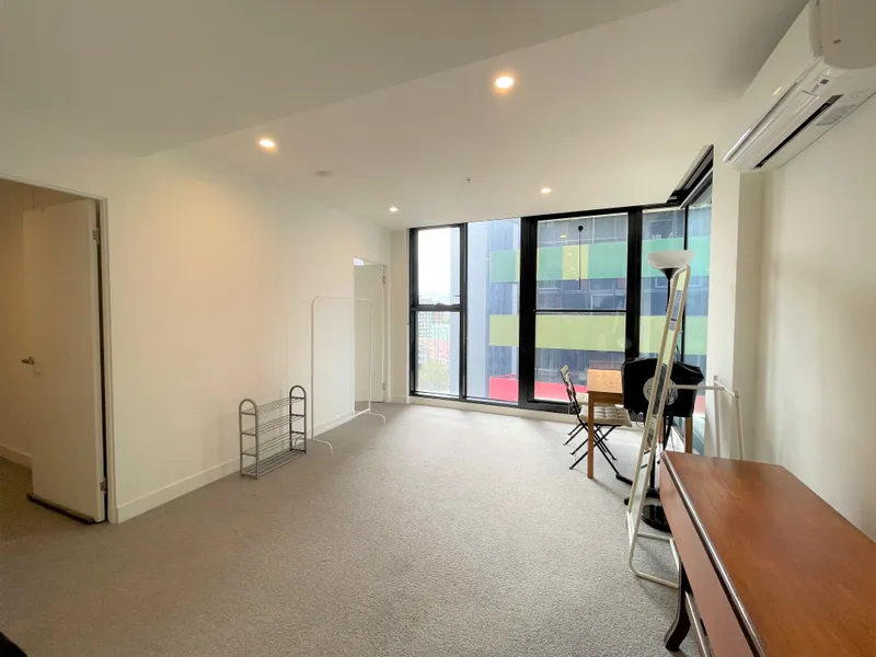 2-Bd apartment on Bouverie St Carlton