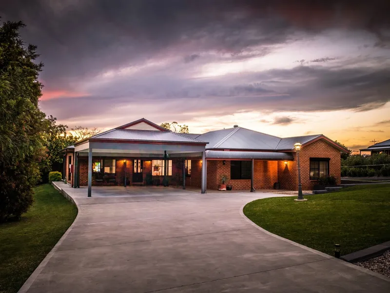 Large Family Home In A Sought After Location In Scone